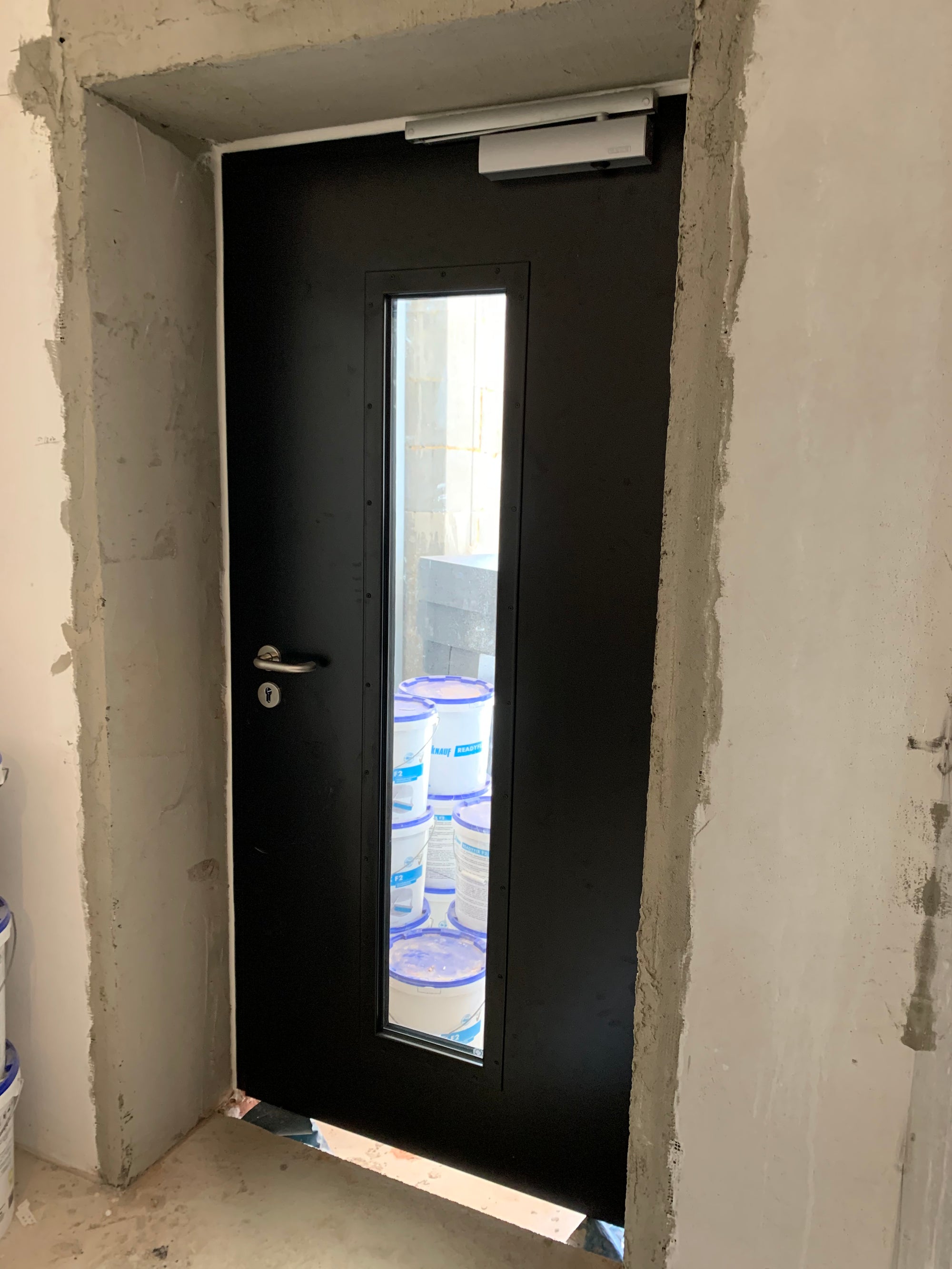 Stahltür Brandschutztür mit Glasausschnitt Brandschutzglas länglich mit Glasleisten in Türfarbe, Isolierglas