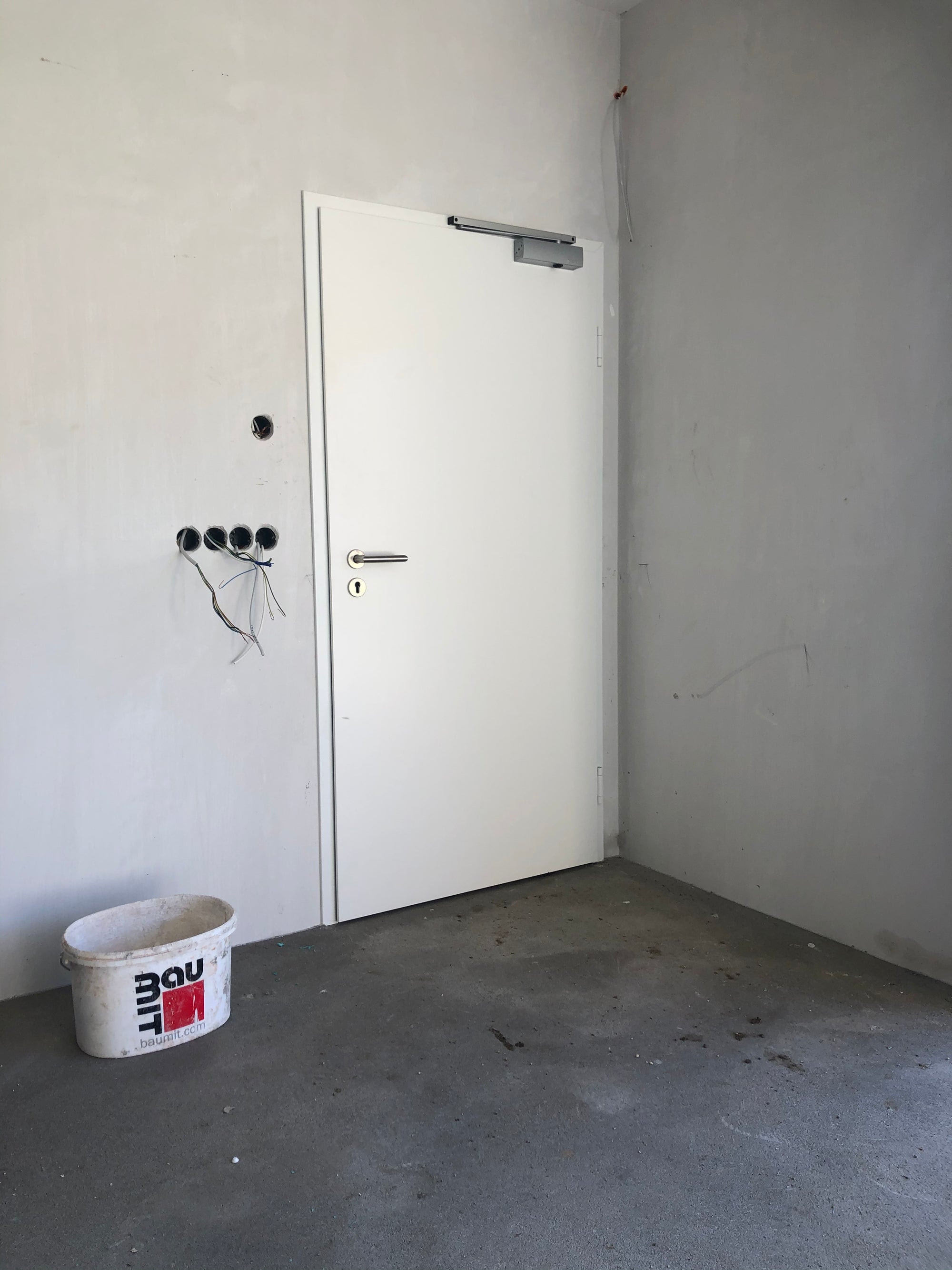 Garagentür Brandschutztür Stahltür mit Türschließer und Eckzarge Reinweiß