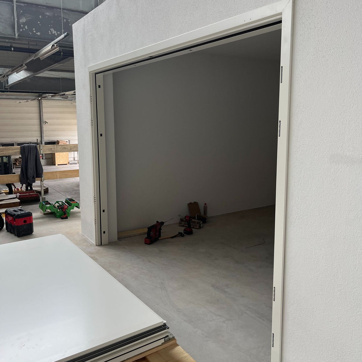 Montage von Sicherheitstüren (Feuerschutz)