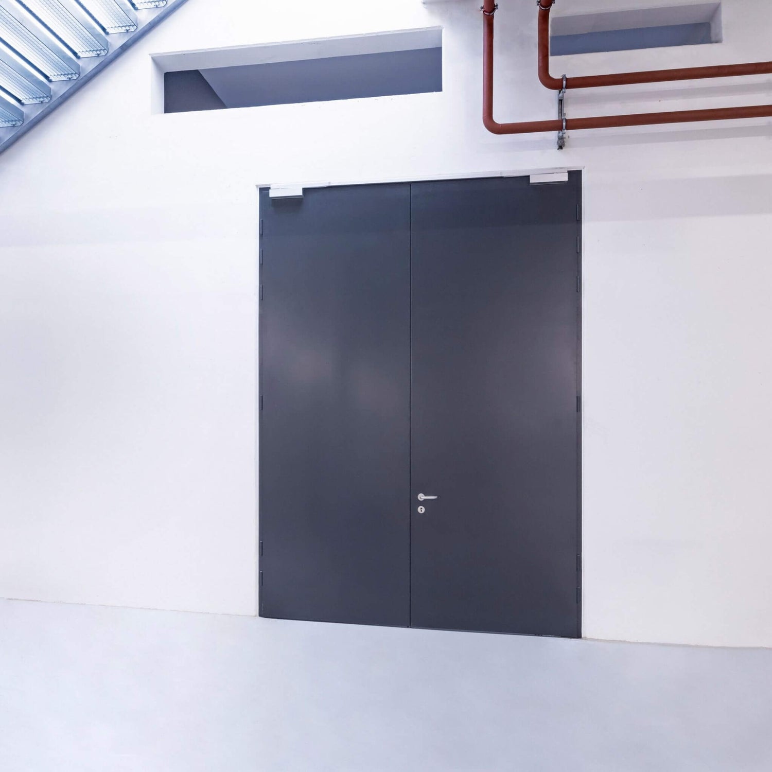 Große Stahltür - Drehflügeltor für Kellerräume oder Technikräume - Brandschutztür